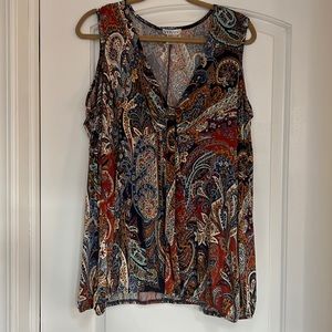 🆕 NWOT - cold shoulder paisley top.